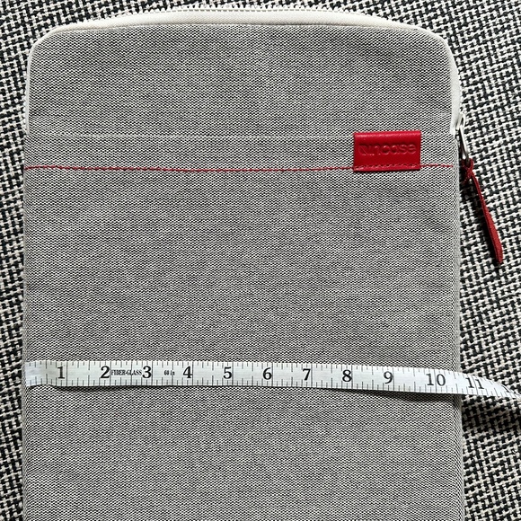 incase Terra Collection Sleeve Cream White and Fiery Red - Picture 13 of 13